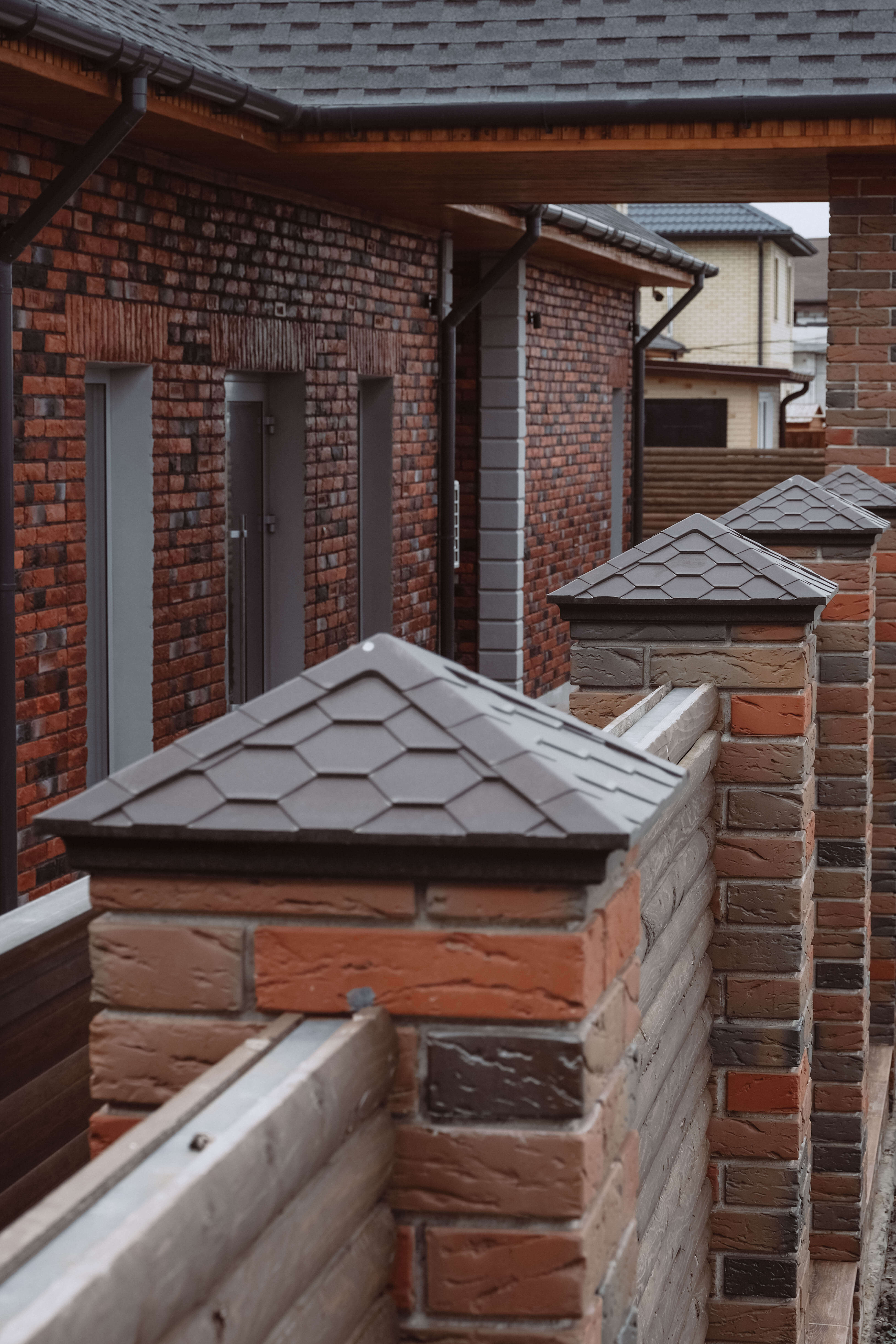 Колпак Zking Эверест Коричневый на столб 1.5х1.5 кирпича (390х390мм) в Дербенте фото